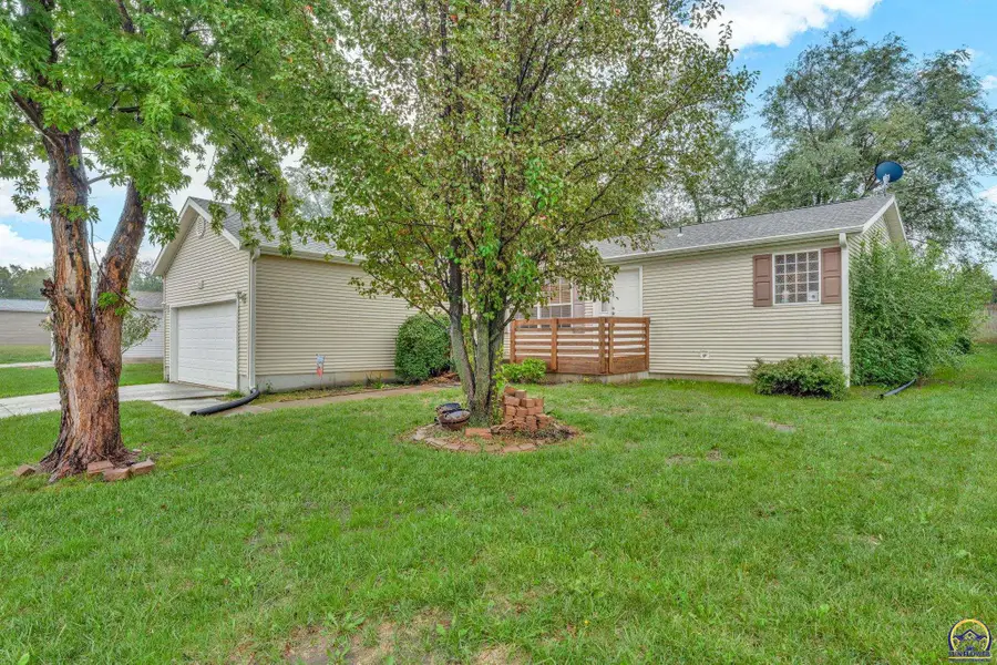 305 SE 44th Pkwy, Topeka, KS 66609 - #3