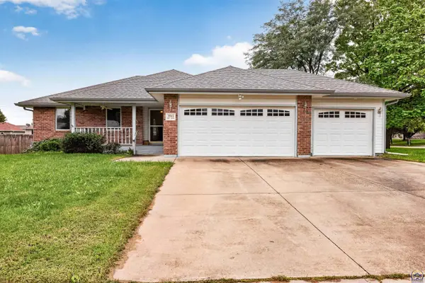 3945 SW 40th St, Topeka, KS 66610