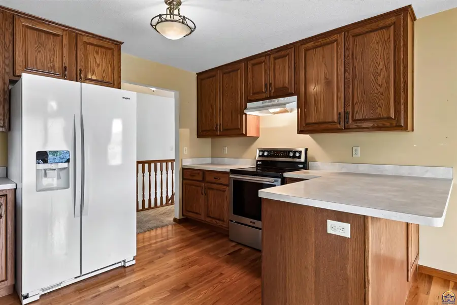 3945 SW 40th St, Topeka, KS 66610 - #2