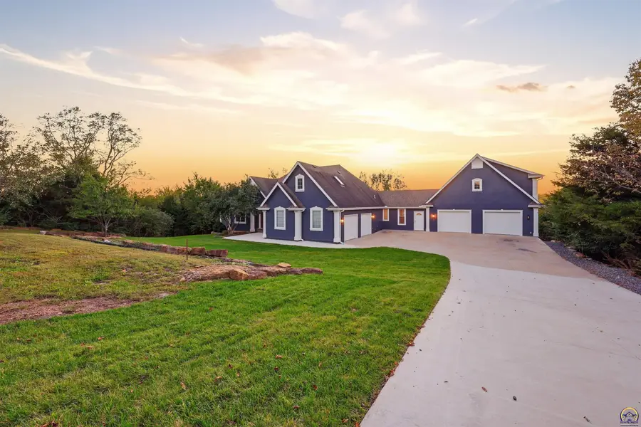 4901 SW Fairlawn Rd, Topeka, KS 66610 - #2