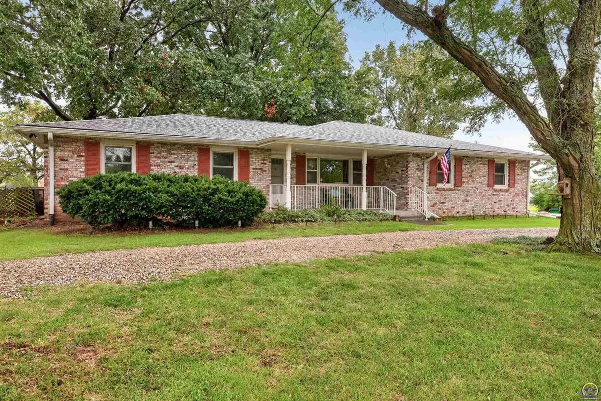 3521 SE Chippewa Dr, Berryton, KS 66409 - #1