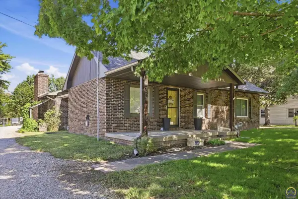 1230 Laing St, Osage City, KS 66523