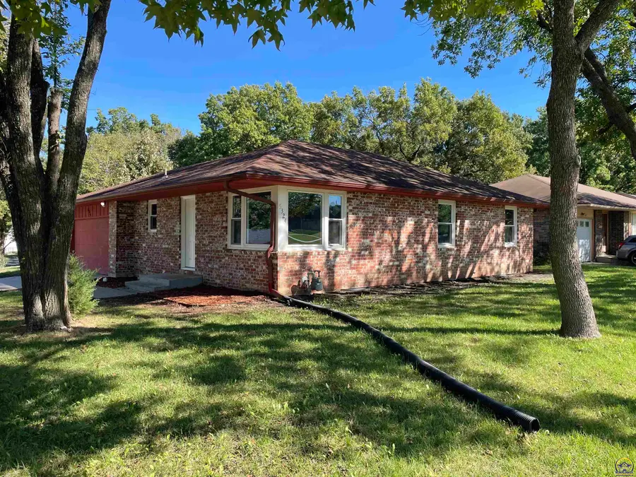 5324 SW 33rd St, Topeka, KS 66614 - #2