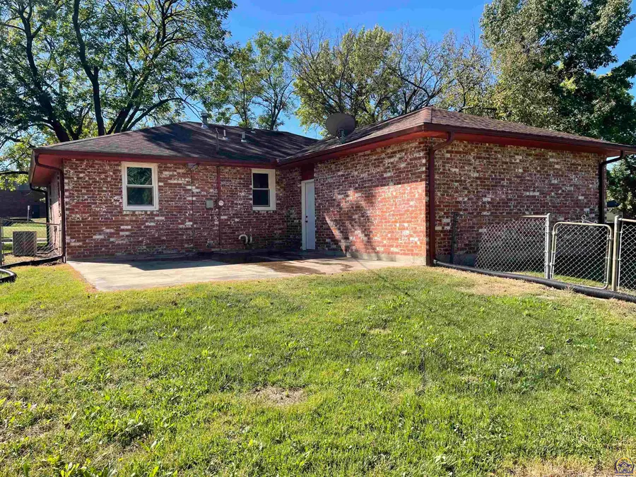 5324 SW 33rd St, Topeka, KS 66614 - #3