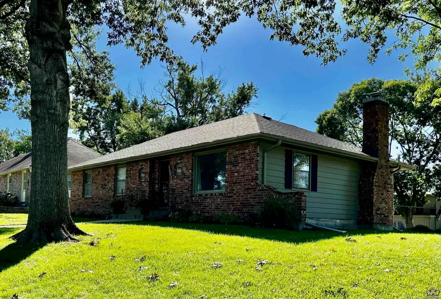 5861 SW 27th Ter, Topeka, KS 66614 - #2