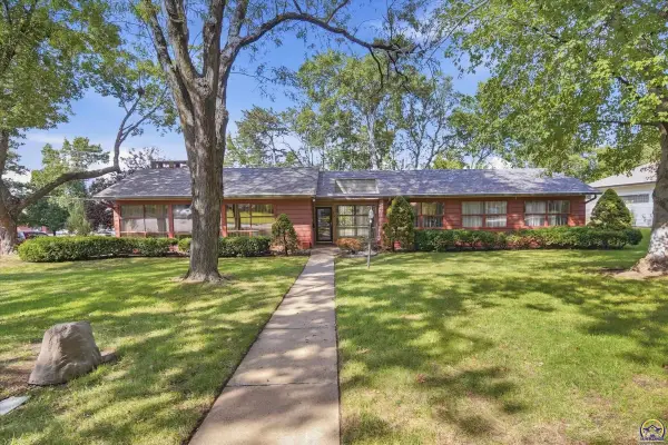 3640 SW Drury Ln, Topeka, KS 66604