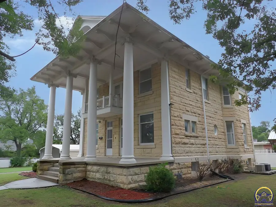 415 W Walnut St, Junction City, KS 66441 - #3