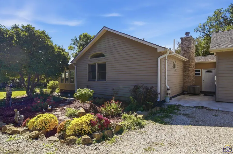 9329 NW Wilson Rd, Topeka, KS 66618 - #3