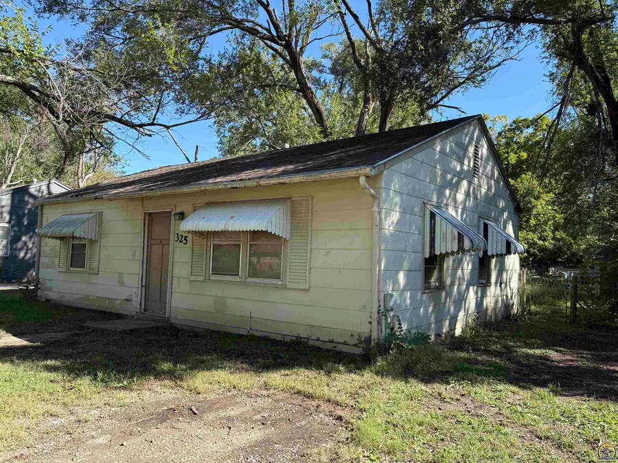 325 SE 36th St, Topeka, KS 66605 - #2