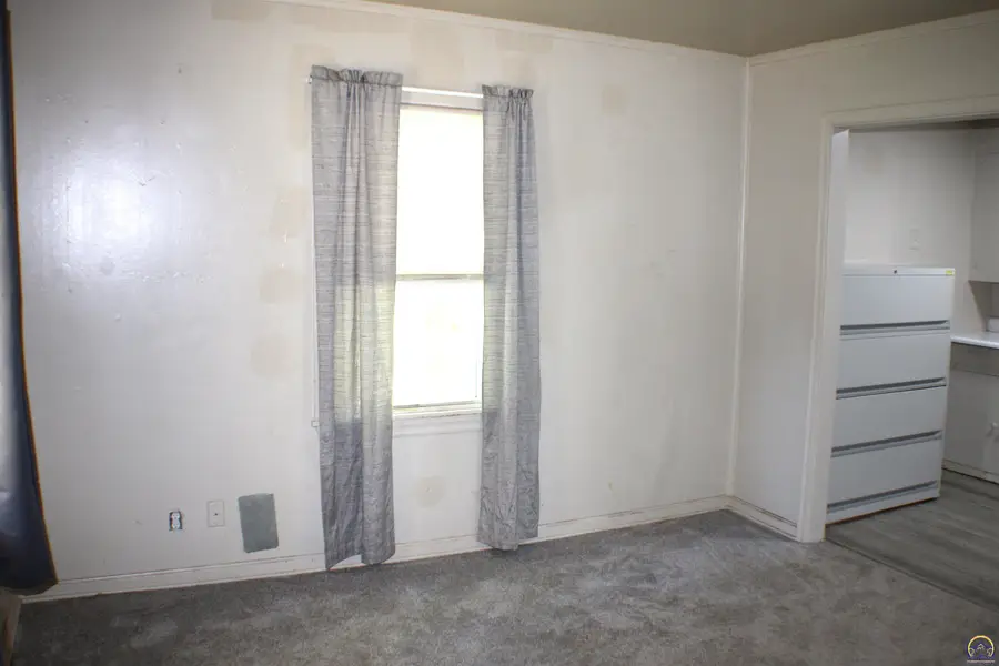2046 SW Lincoln St, Topeka, KS 66604 - #3