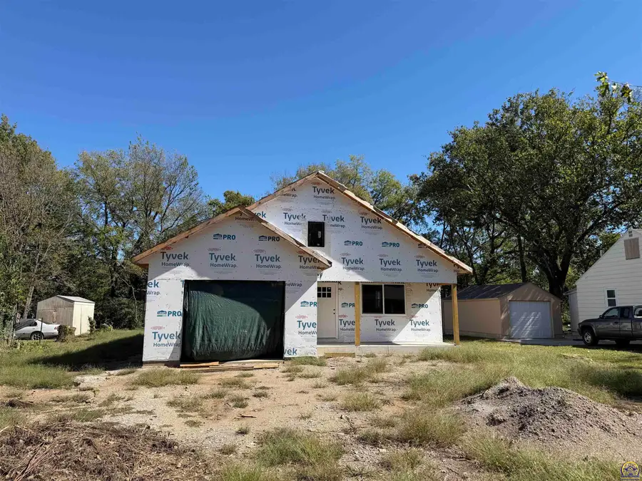 814 SE Highland Ave, Topeka, KS 66607 - #3