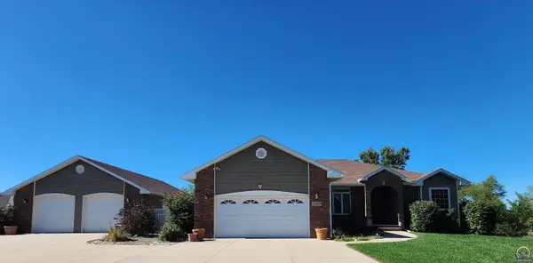 2203 Deerbrook Lane, Emporia, KS 66801