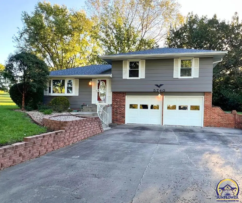 5740 SW Wanamaker Rd, Topeka, KS 66610-9402 - #1