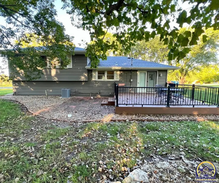 5740 SW Wanamaker Rd, Topeka, KS 66610-9402 - #3