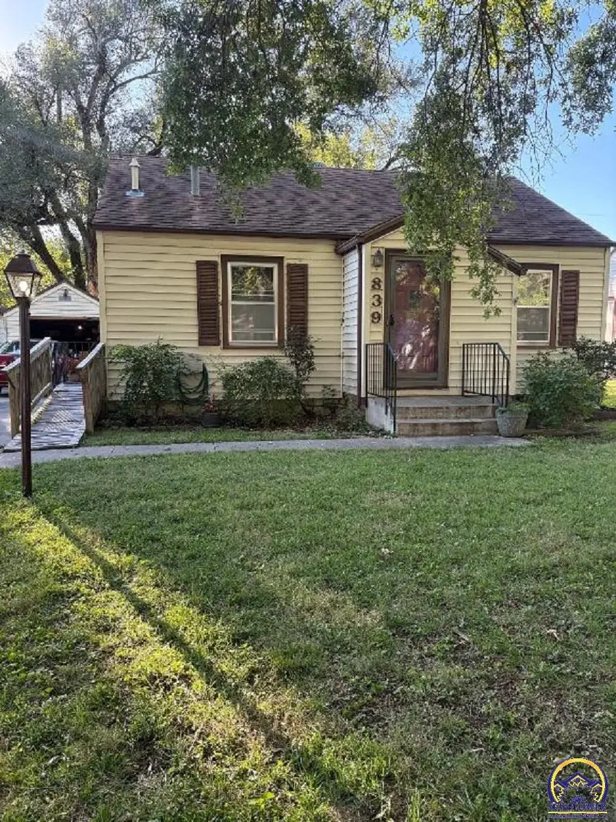 839 SW Webster Ave, Topeka, KS 66606 - #1