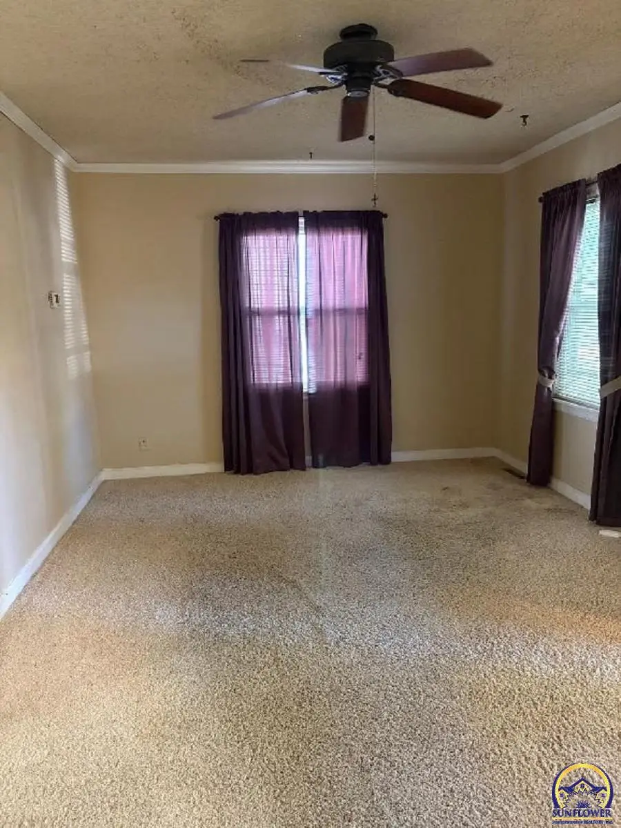 839 SW Webster Ave, Topeka, KS 66606 - #3