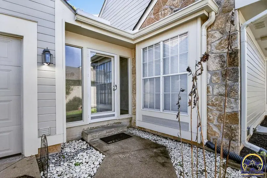 3362 SW Belle Ave, Topeka, KS 66614 - #3