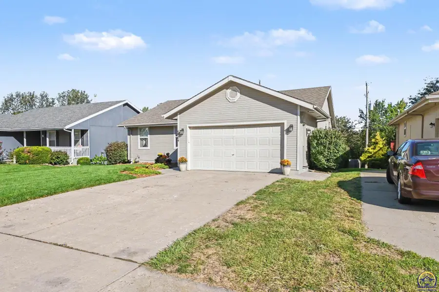 6904 SW 17th St, Topeka, KS 66615 - #2