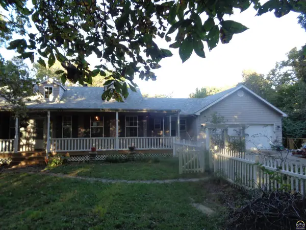 8885 Park Dr, Ozawkie, KS 66070