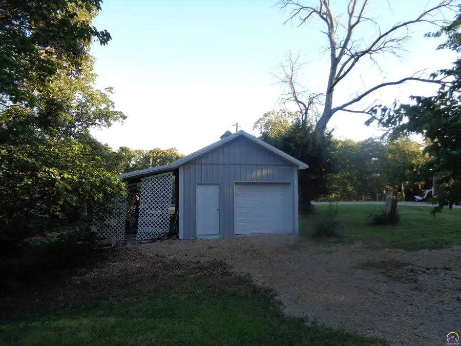 8885 Park Dr, Ozawkie, KS 66070 - #3