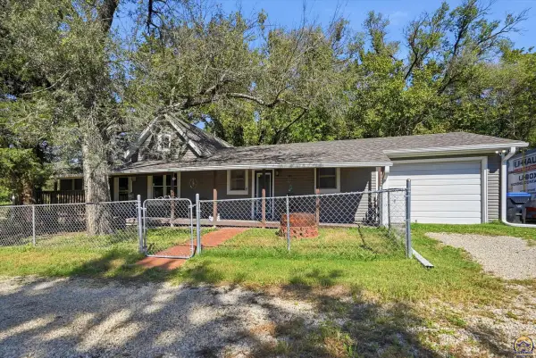 6940 SE Berryton Rd, Berryton, KS 66409