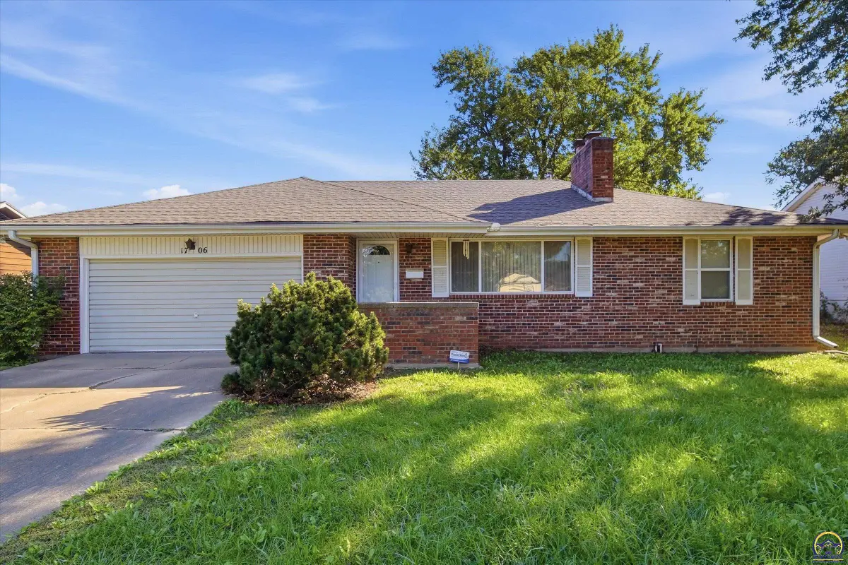 1706 SW Arrowhead Rd, Topeka, KS 66604 - #1