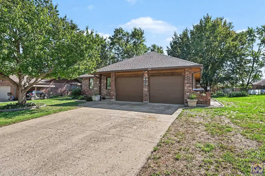 3901 SW 39th St, Topeka, KS 66610 - #2