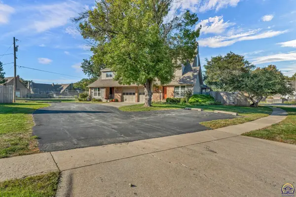 5606 SW Foxcroft South Cir, Topeka, KS 66614