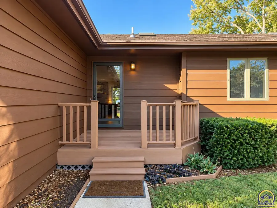 6221 Ridgeview Dr, Ozawkie, KS 66070 - #2