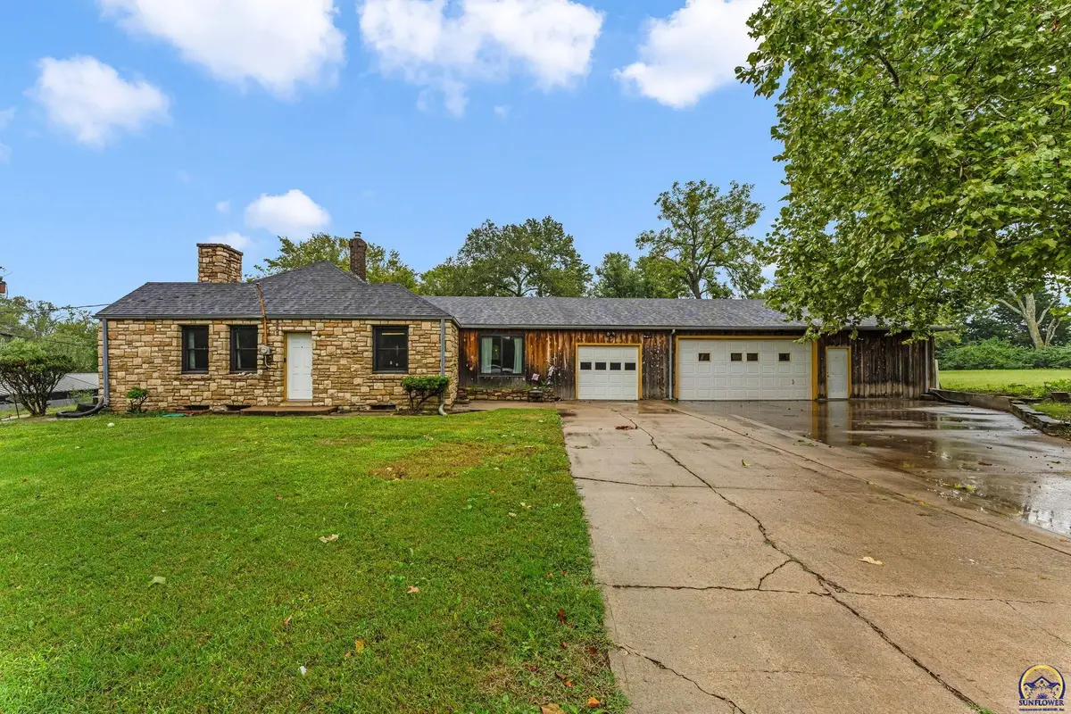 211 SE 27th St, Topeka, KS 66605 - #1