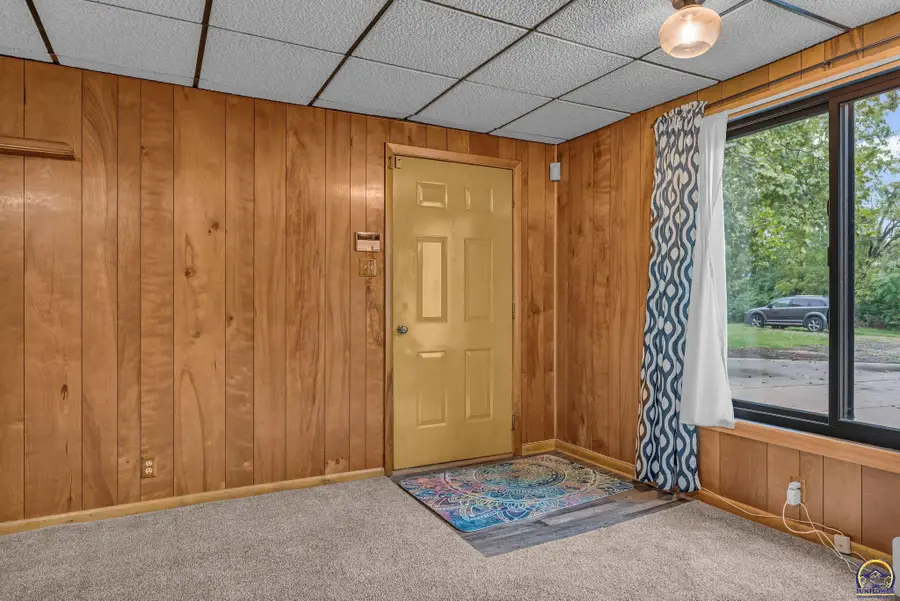 211 SE 27th St, Topeka, KS 66605 - #3
