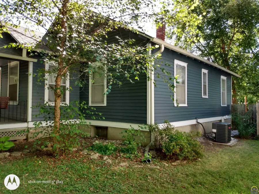939 SW Lindenwood Ave, Topeka, KS 66606 - #2