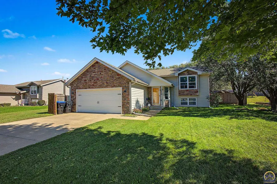3424 SE Skylark Dr, Topeka, KS 66605 - #3