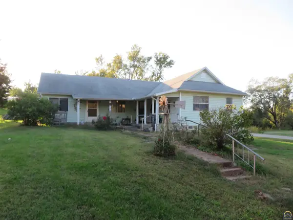 802 Union St, Oskaloosa, KS 66066