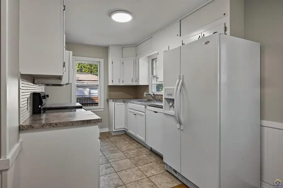 1220 SE Orleans St, Topeka, KS 66604 - #2