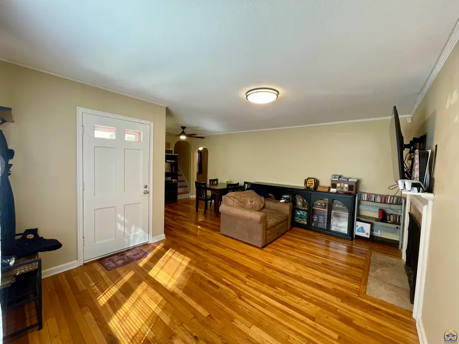 3808 SW Sena Dr, Topeka, KS 66604 - #3