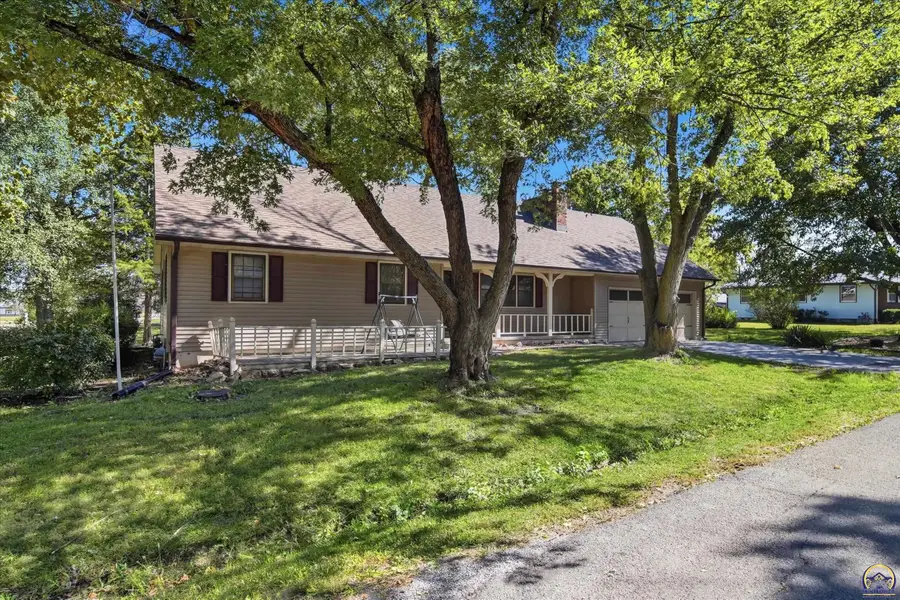 8 Martinwood Dr, Osage City, KS 66523 - #3