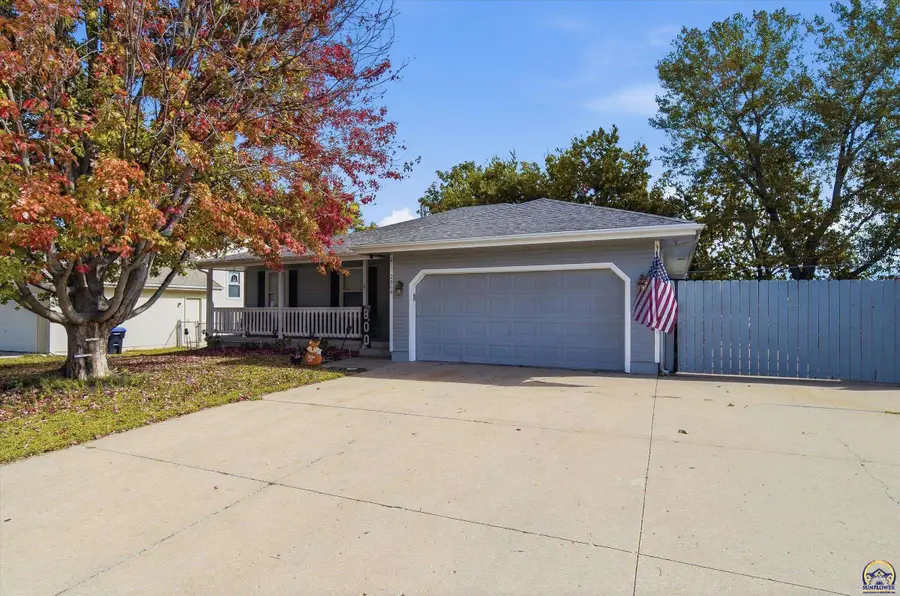 2604 SW Ancaster Rd, Topeka, KS 66614 - #2