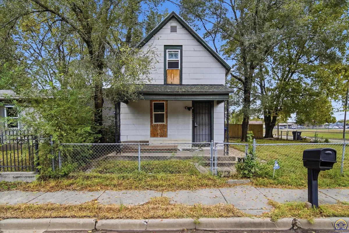 526 SE 18th St, Topeka, KS 66606 - #1