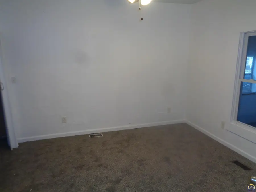 2017 SW Clay St, Topeka, KS 66604 - #3