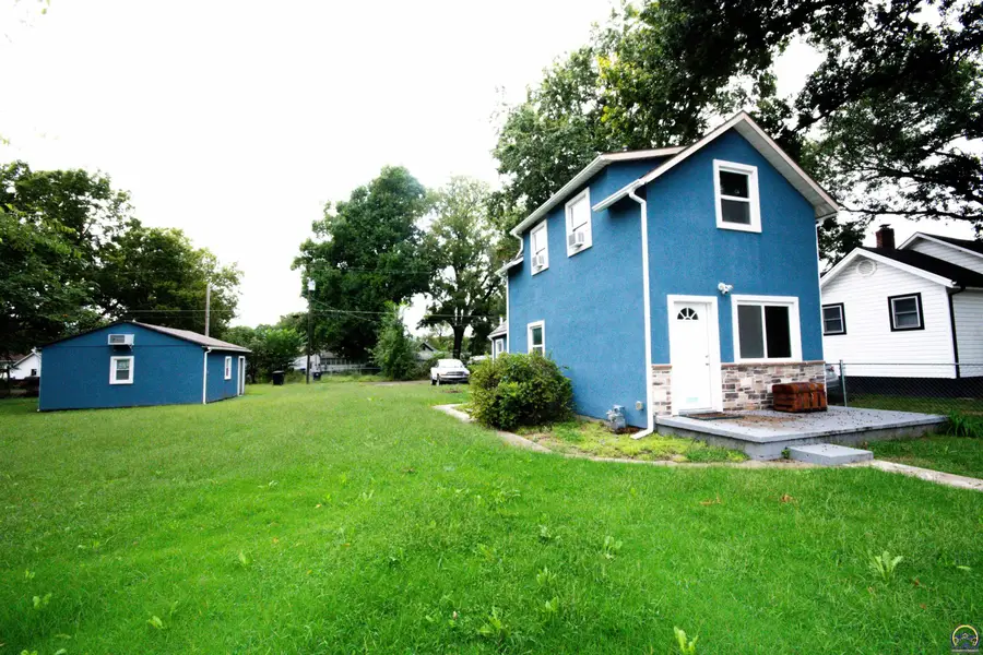 233 NE Grattan St, Topeka, KS 66616 - #2