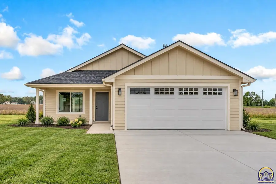 1927 NW Greenwood Ct, Topeka, KS 66608 - #2