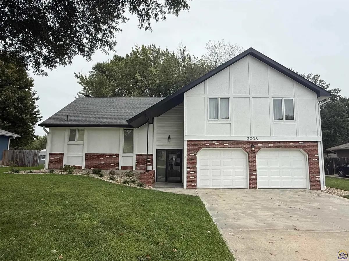 3008 SW Arvonia Pl, Topeka, KS 66614 - #1