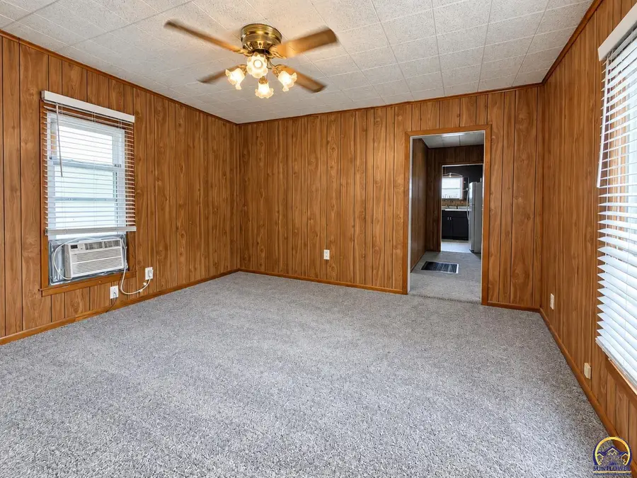 738 NE Green St, Topeka, KS 66616 - #2