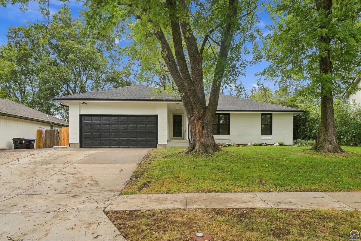 3712 SW 34th St, Topeka, KS 66614 - #1