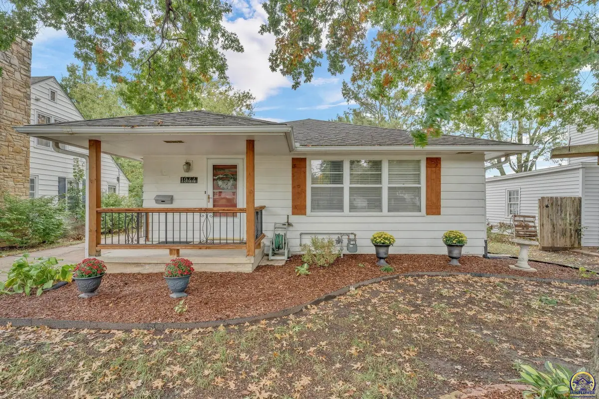 1944 SW Seabrook Ave, Topeka, KS 66604 - #1