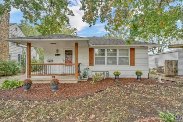 1944 SW Seabrook Ave, Topeka, KS 66604