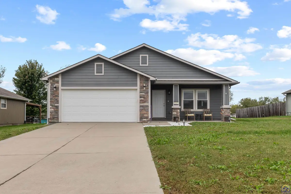2227 SE Shiloh Ridge Ln, Tecumseh, KS 66542 - #1