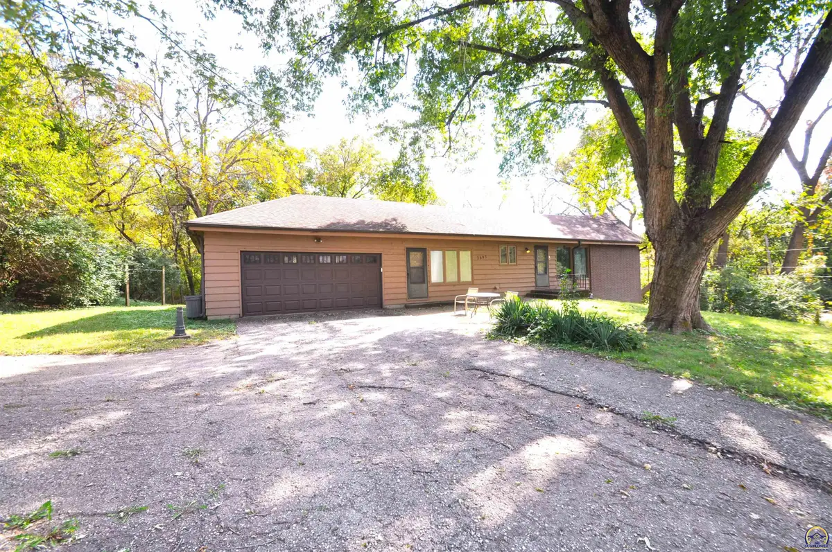 2693 Knoll Dr, Topeka, KS 66617 - #1
