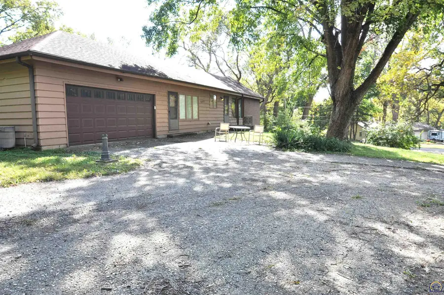 2693 Knoll Dr, Topeka, KS 66617 - #3